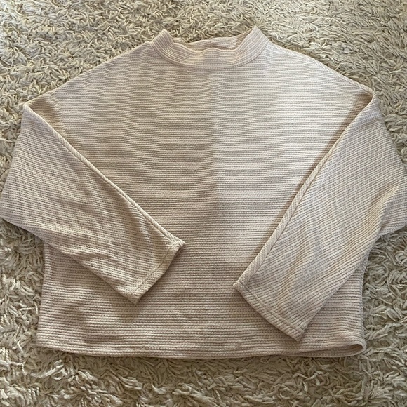 Beige top with wide 3/4 sleeves - Picture 1 of 3